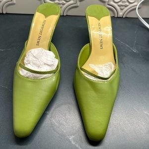Newport News shoes never worn size 9 great green color